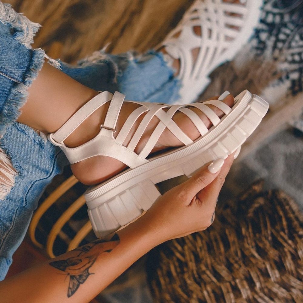𝙍𝙀𝙎𝙏𝙊𝘾𝙆𝙀𝘿🖤THE VIBES PLATFORM SANDAL - WHITE